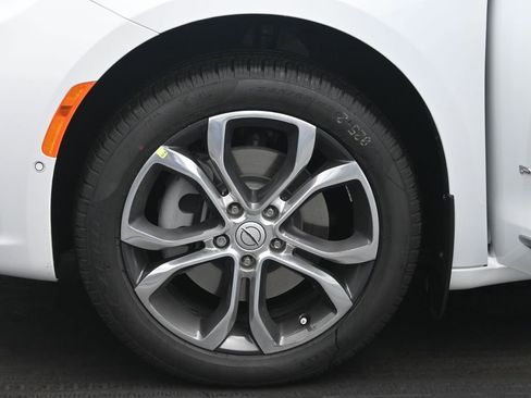 New 2026 Chrysler Pacifica Pinnacle w/ Trailer Tow Group AWD/4WD image 29