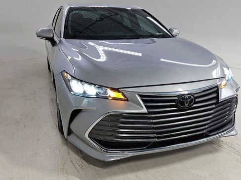Used 2019 Toyota Avalon XLE w/ Carpet Mat Package image 12