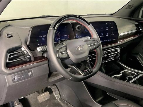 Used 2024 Chevrolet Traverse RS FWD image 15