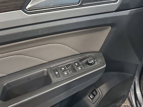 Used 2023 Volkswagen Atlas SE image 29