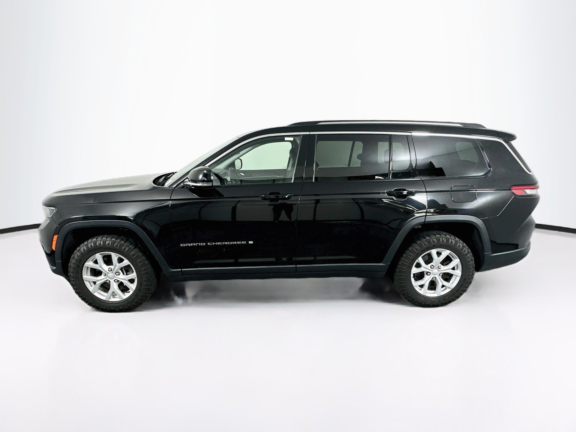 Used 2023 Jeep Grand Cherokee L Limited AWD/4WD image 4