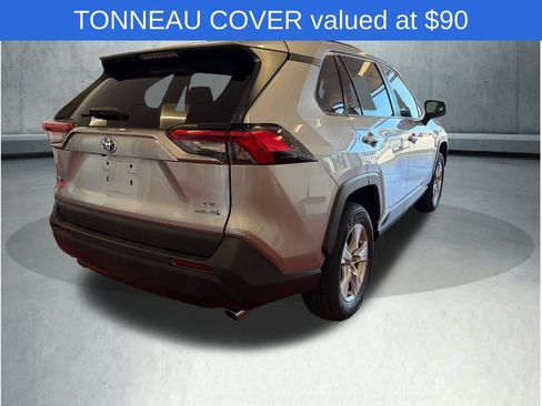 Used 2020 Toyota RAV4 LE AWD/4WD image 4