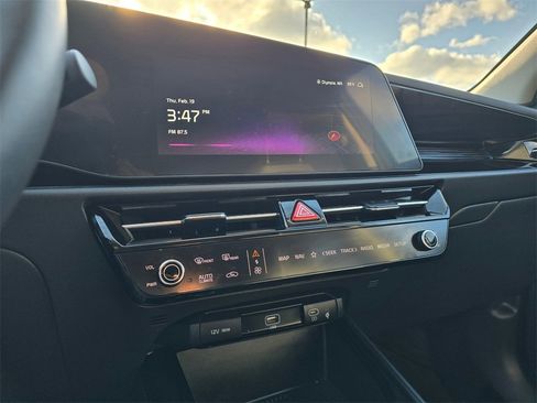 Used 2023 Kia Niro EX image 18