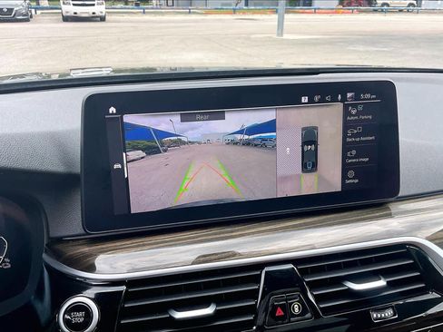 Used 2021 BMW 530e w/ Parking Assistance Package image 27