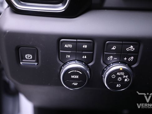 New 2026 GMC Sierra 3500 Denali w/ Technology Package image 17