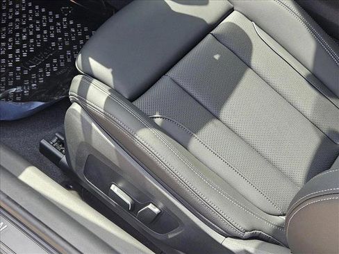 Used 2025 BMW 230i xDrive Coupe image 4