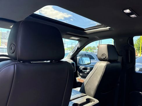 Used 2019 Chevrolet Silverado 1500 High Country w/ Technology Package image 28