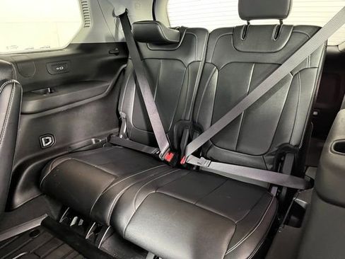 Used 2023 Jeep Grand Cherokee L Limited w/ Black Appearance Package image 37