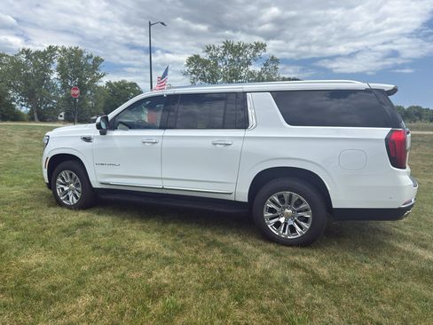 Used 2025 GMC Yukon XL Denali AWD/4WD image 15
