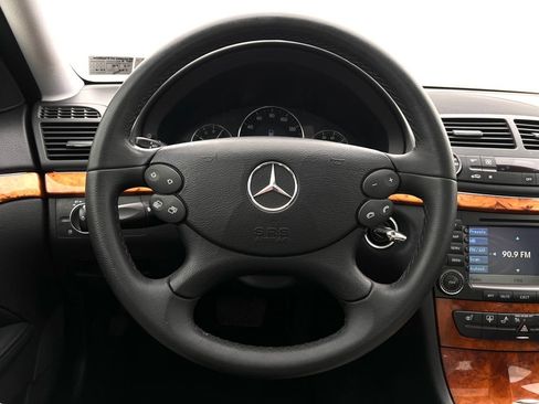 Used 2008 Mercedes-Benz E 350 4MATIC Sedan image 19