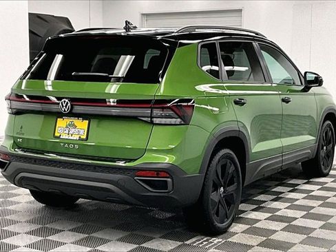 Used 2025 Volkswagen Taos SE image 11