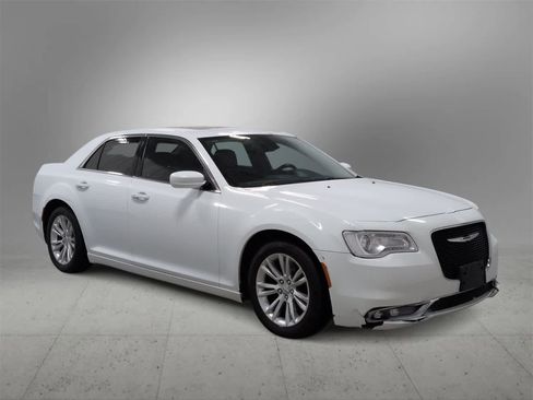 Used 2016 Chrysler 300 Touring w/ Limited Group image 2