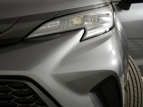 Used 2025 Toyota Sienna XSE w/ XSE Plus Package image 2