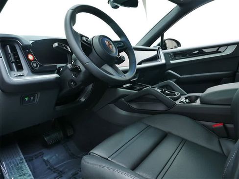 New 2026 Porsche Cayenne Coupe image 4