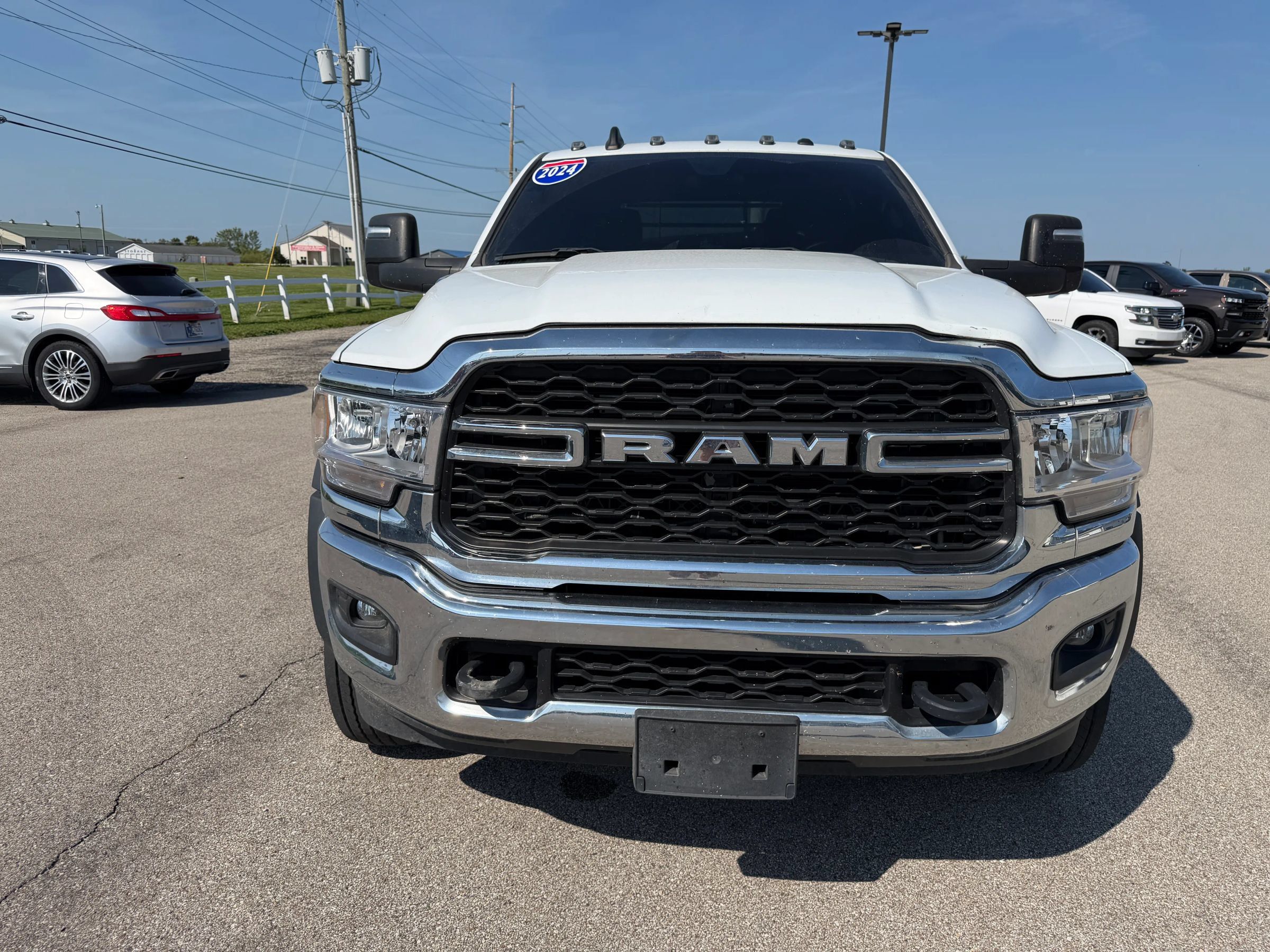Used 2024 RAM 5500 Tradesman w/ Chrome Appearance Group AWD/4WD image 15