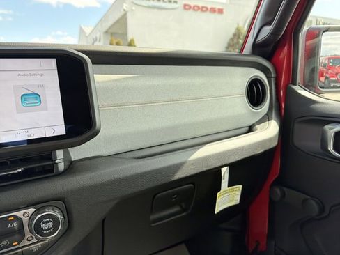 Used 2024 Jeep Gladiator Sport image 23