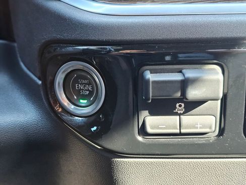 Used 2022 Chevrolet Silverado 1500 LT AWD/4WD image 14