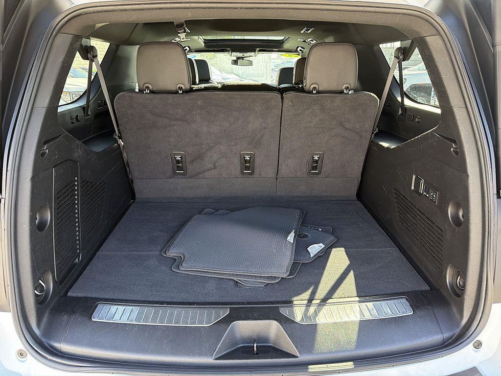 Used 2024 GMC Yukon XL Denali RWD image 26
