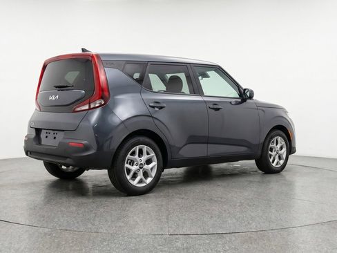 Used 2025 Kia Soul LX w/ LX Technology Package FWD image 7