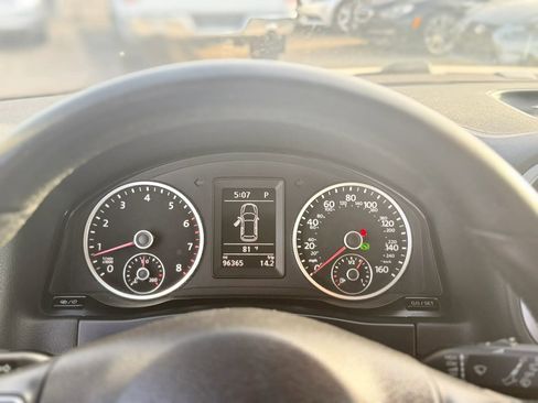 Used 2017 Volkswagen Tiguan S image 11
