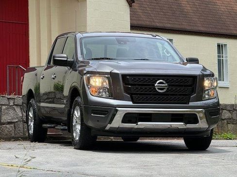 Used 2021 Nissan Titan SV w/ SV Convenience Package RWD image 3
