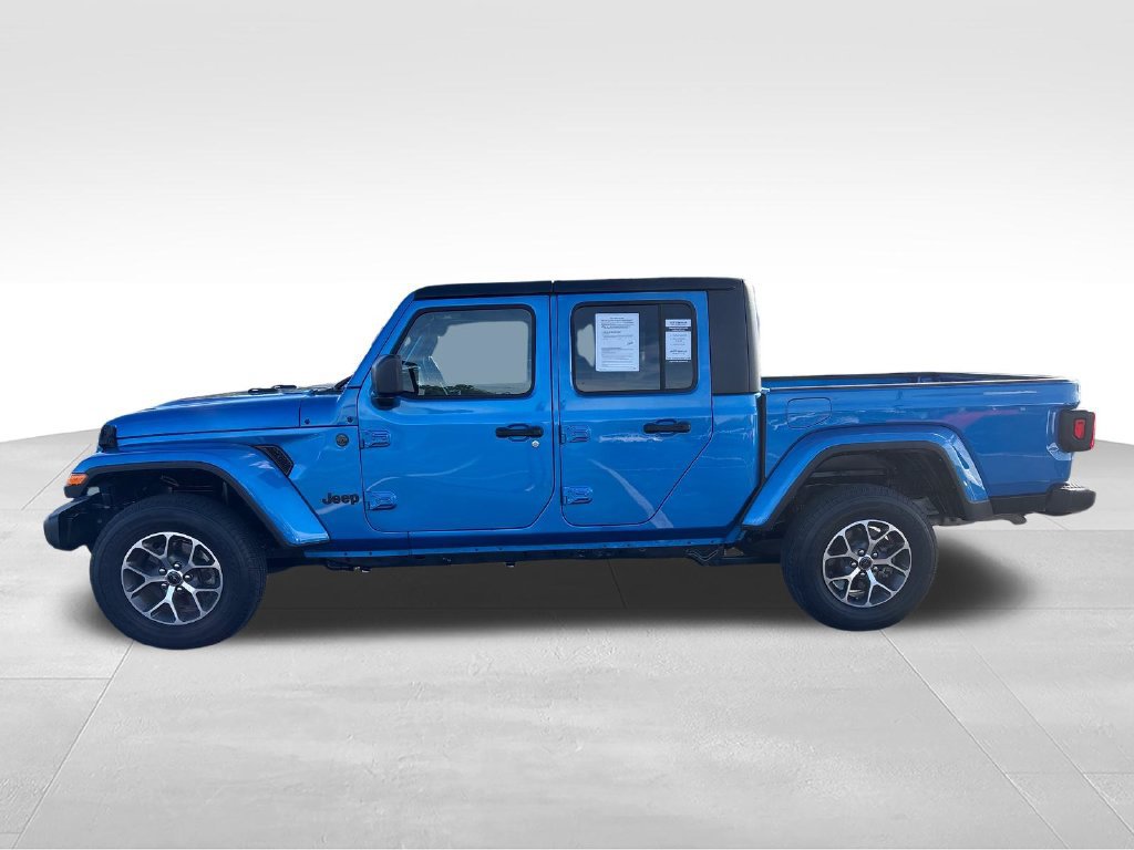 Used 2024 Jeep Gladiator Sport AWD/4WD image 2