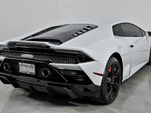 Used 2020 Lamborghini Huracan EVO image 12