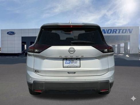 Used 2025 Nissan Rogue SV FWD image 6