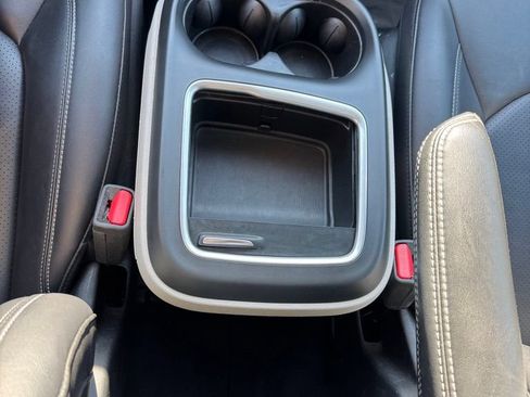 Used 2024 Chrysler Pacifica Touring-L FWD image 15