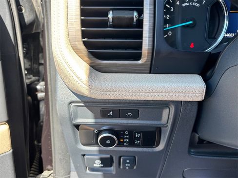 Used 2024 Ford Expedition Limited image 24