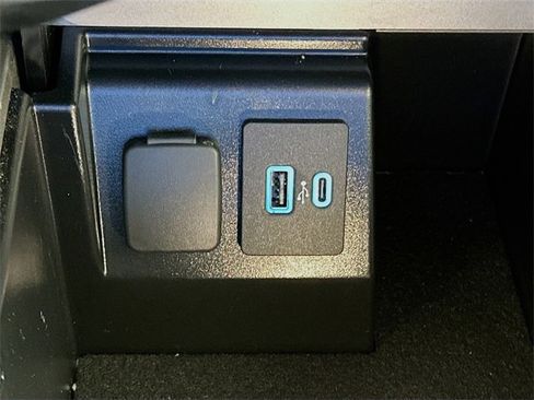 Used 2023 Ford Explorer ST-Line image 20