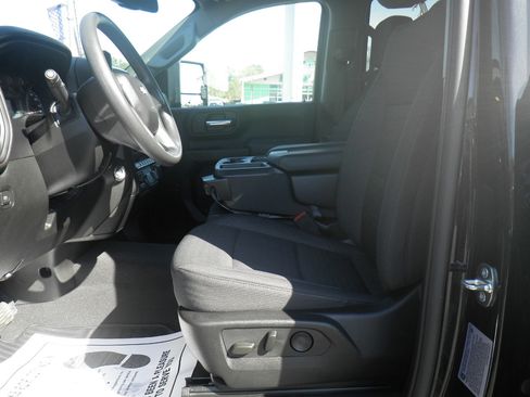 Used 2024 Chevrolet Silverado 2500 Custom w/ Custom Convenience Package image 17