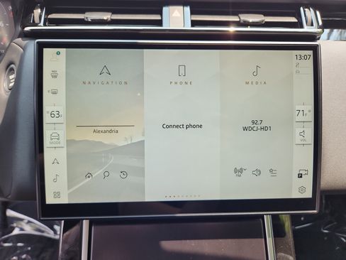 New 2026 Land Rover Range Rover Velar Dynamic SE image 17