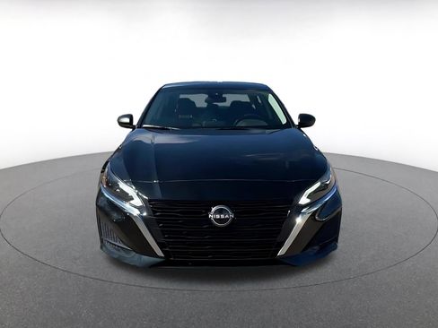 Used 2025 Nissan Altima 2.5 SV image 4