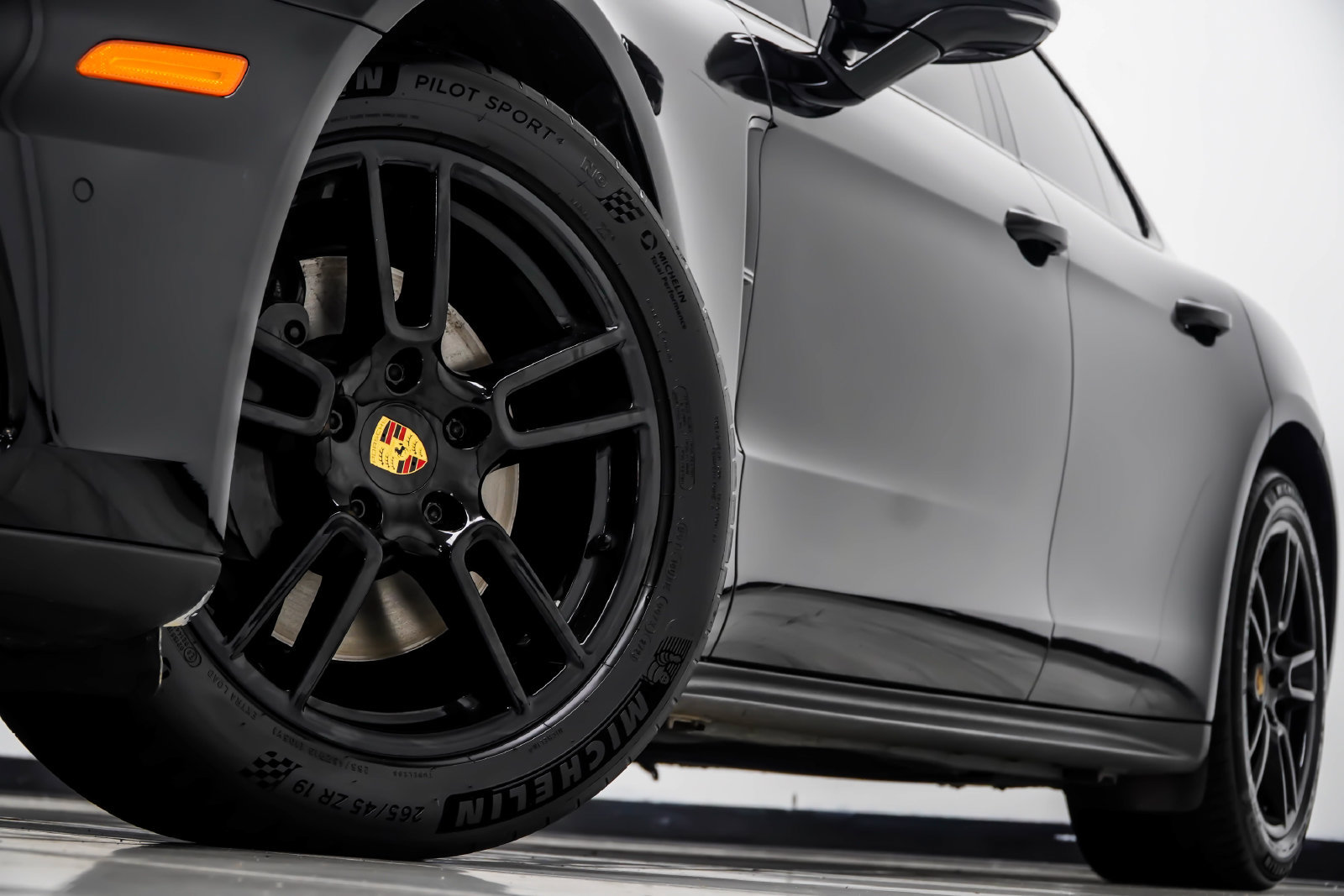 Used 2017 Porsche Panamera 4 AWD/4WD image 6