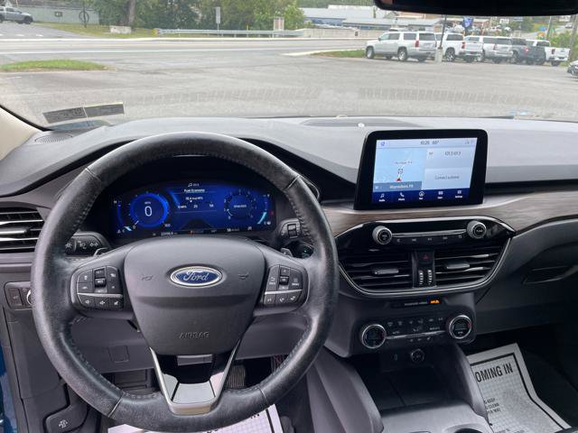 Used 2020 Ford Escape Titanium AWD/4WD image 17