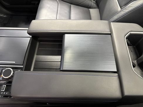 Used 2025 Toyota Tundra Platinum AWD/4WD image 45