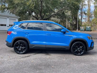 Used 2023 Volkswagen Taos SE w/ Panoramic Sunroof Package