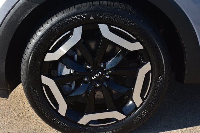 Used 2025 Kia Telluride S FWD image 9