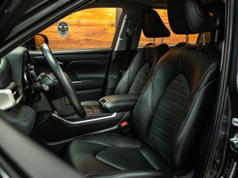 Used 2024 Toyota Highlander XLE image 10