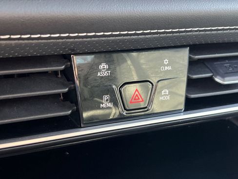 Certified 2025 Volkswagen Atlas SE w/ Panoramic Sunroof Package image 19