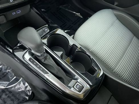 Used 2025 Chevrolet Trax LT w/ LT Convenience Package image 31