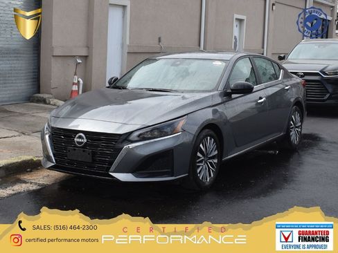 Used 2025 Nissan Altima 2.5 SV image 1