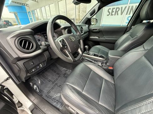 Used 2021 Toyota Tacoma TRD Sport w/ TRD Premium Sport Package image 15