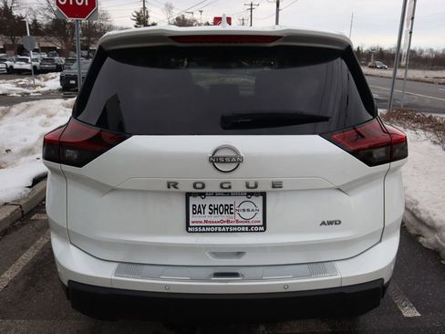 Certified 2025 Nissan Rogue SV AWD/4WD image 6
