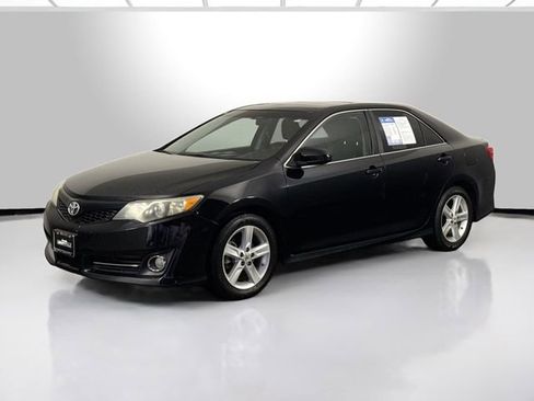 Used 2012 Toyota Camry SE image 2