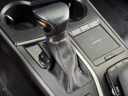 Used 2022 Lexus UX 200 w/ Accessory Package (Z2) FWD image 27