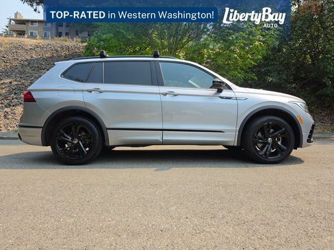 Used 2023 Volkswagen Tiguan SE R-Line AWD/4WD image 4