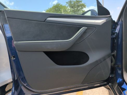 Used 2024 Tesla Model Y Long Range AWD/4WD image 14