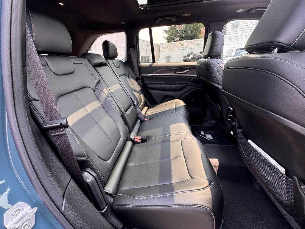 New 2026 Jeep Grand Cherokee Limited w/ Limited Altitude Package AWD/4WD image 21